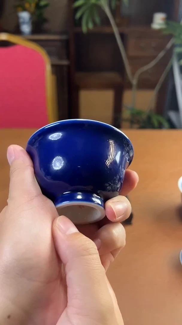 晴畊堂外霁蓝内八宝压手杯