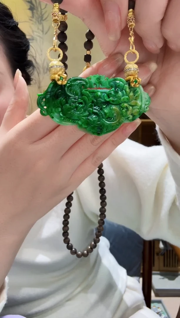 颈饰未镶嵌翡翠吊坠