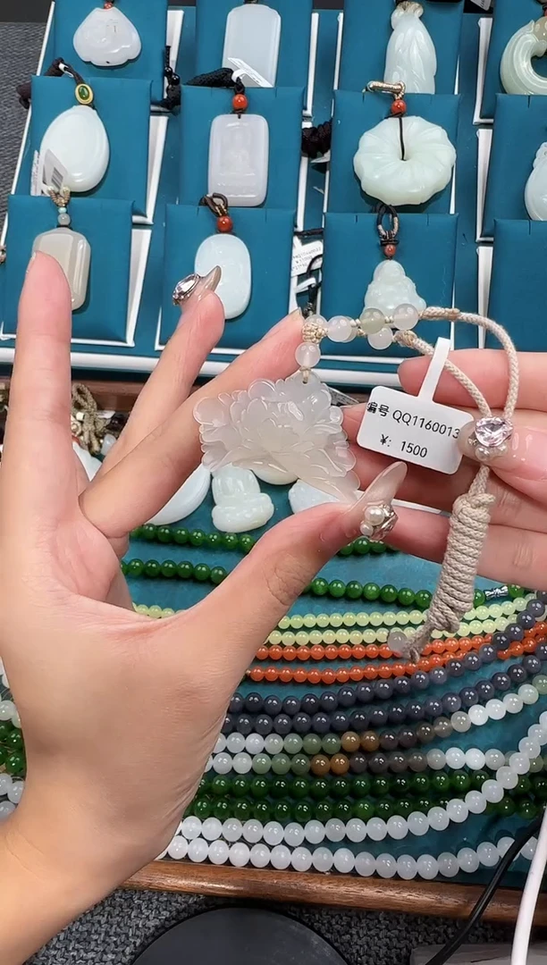 颈饰未镶嵌和田玉ZH吊坠QQ