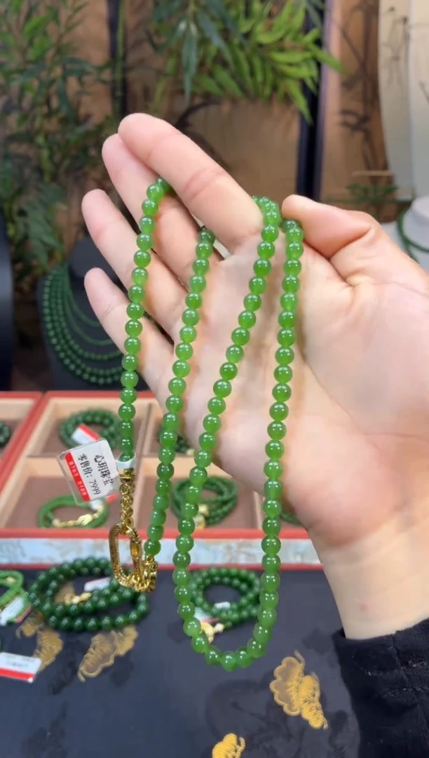 颈饰未镶嵌和田玉（碧玉）6阳绿无矿高货毛衣链