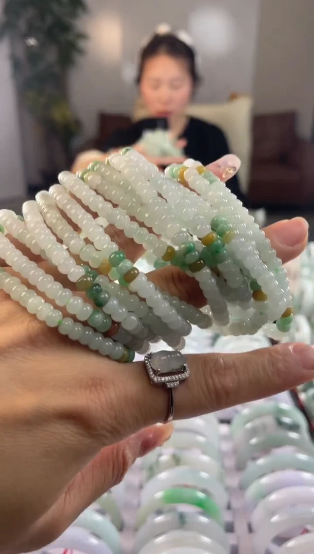【闪购商品】翡翠手串未镶嵌多样性发货 发一件