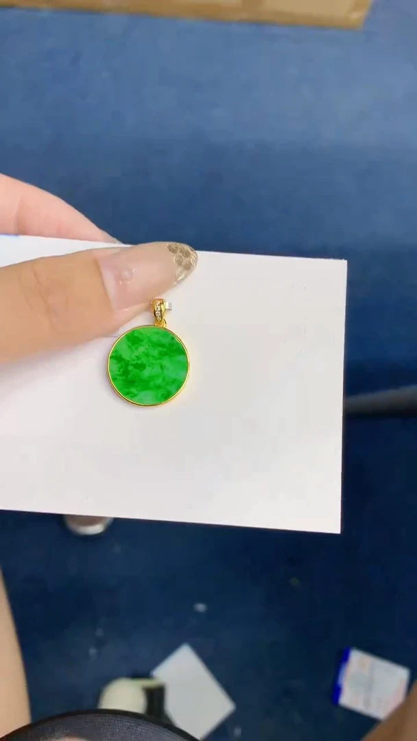 翡翠未镶嵌颈饰           1