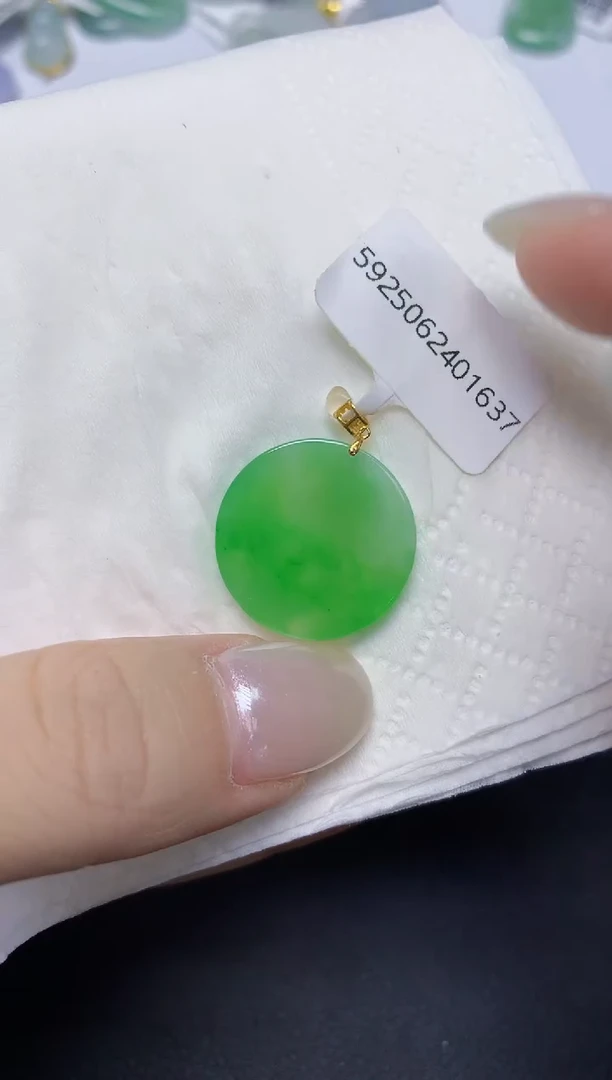 翡翠18K金镶嵌颈饰天然缅甸翡翠A货