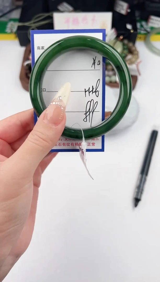 未镶嵌手镯和田玉10颜色微差无瑕疵