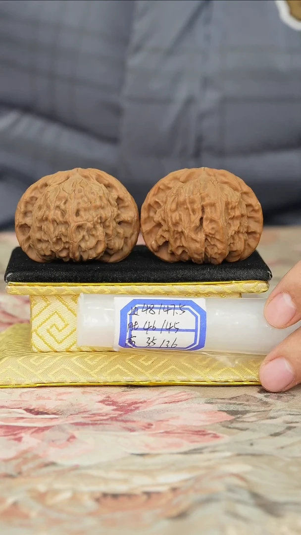【闪购商品】文玩核桃把件白狮子