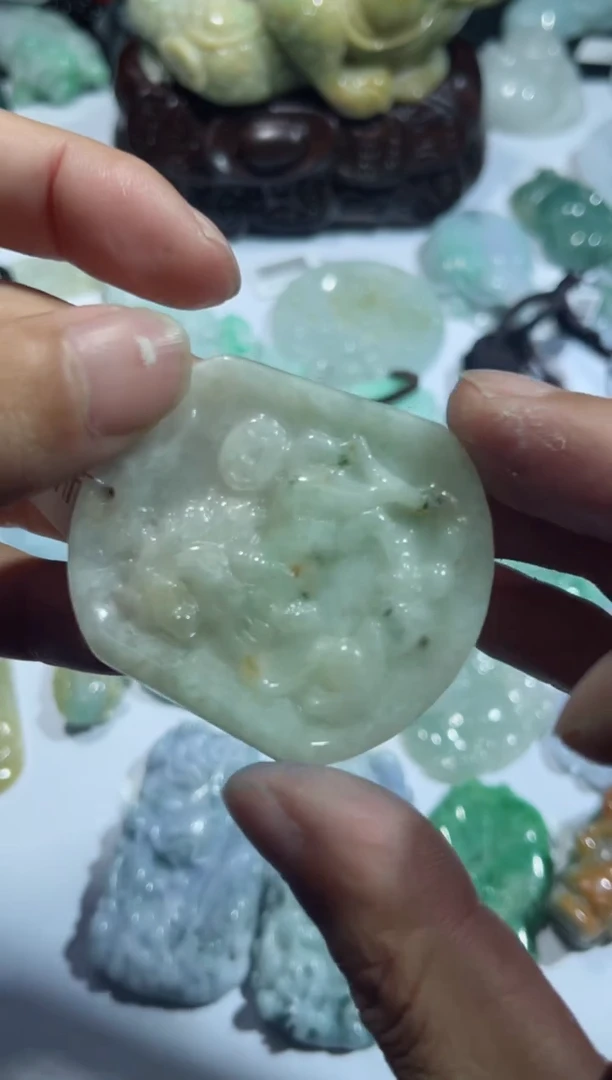 【闪购商品】翡翠颈饰未镶嵌00010373