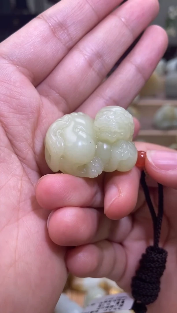 和田玉未镶嵌挂件新疆和田玉若羌黄口狮子挂件