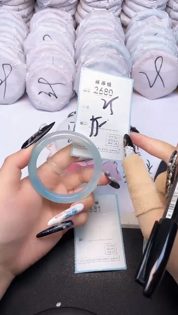 玛瑙/玉髓手镯未镶嵌2680
