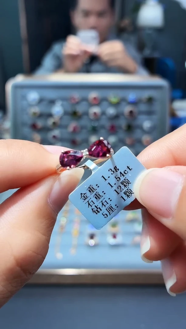 18K金镶嵌戒指碧玺1.54.