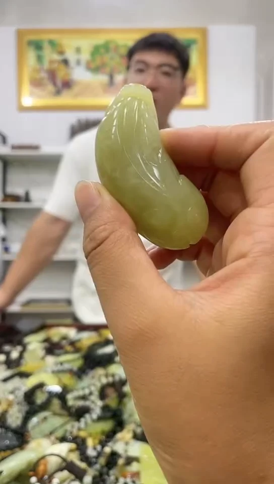 岫玉未镶嵌挂件