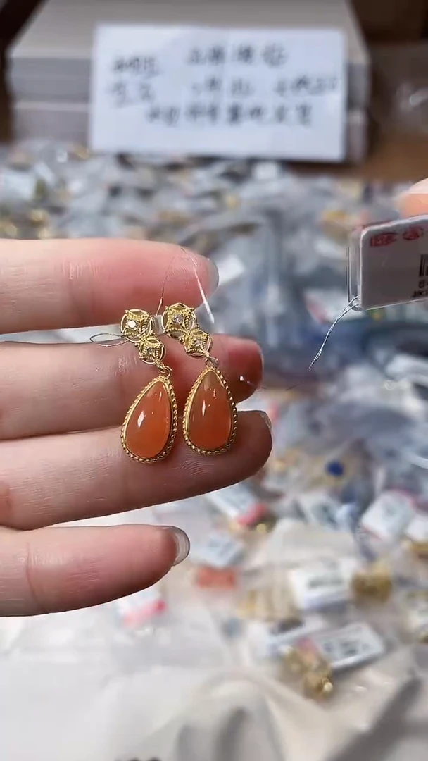 银S925镀金镶嵌南红玛瑙耳饰-专柜-