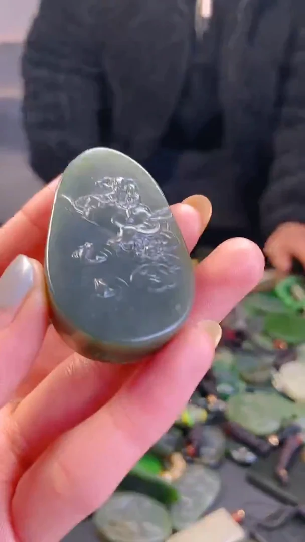 颈饰未镶嵌和田玉1