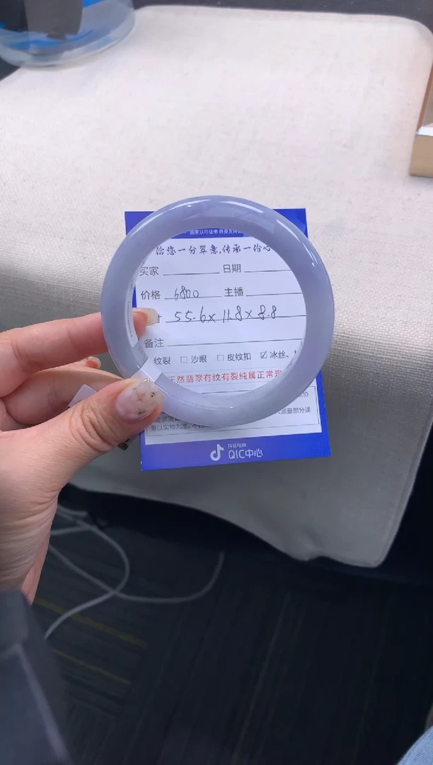 未镶嵌手镯翡翠退货需手镯吊牌标签完好