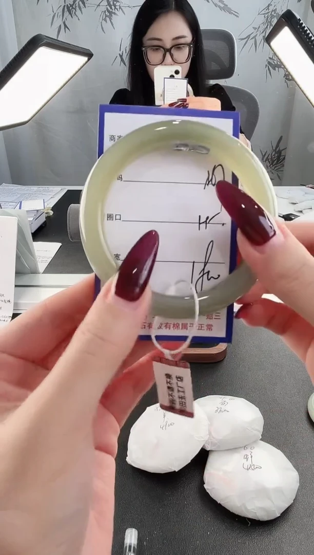 未镶嵌手镯和田玉67颜色微差无瑕疵