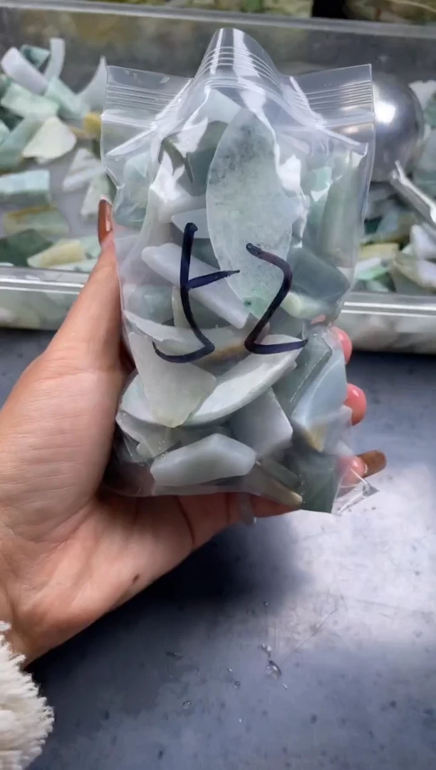 配石翡翠天然翡翠中号500克52