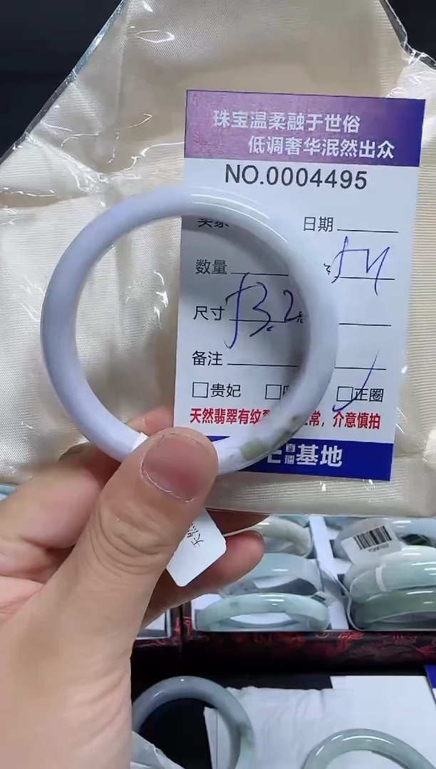 翡翠手镯未镶嵌天然翡翠A货