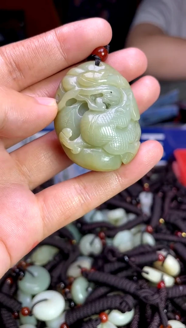 未镶嵌和田玉挂件1