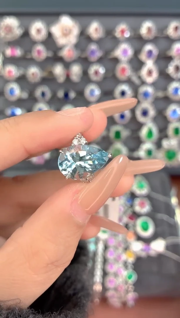 18K金镶嵌戒圈海蓝宝石-4.23克拉*圣马利亚