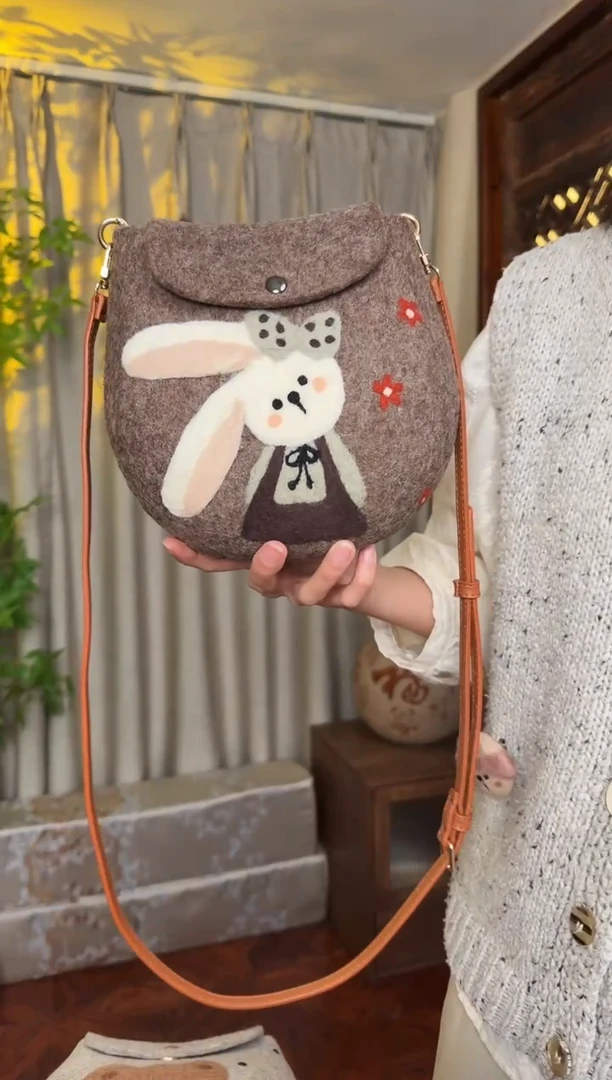 羊毛非遗羊毛毡包 蛋蛋包三花兔