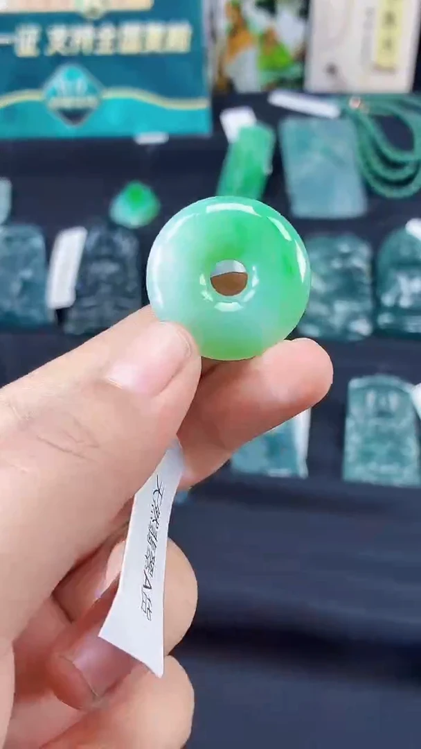 翡翠未镶嵌颈饰OJX250801186