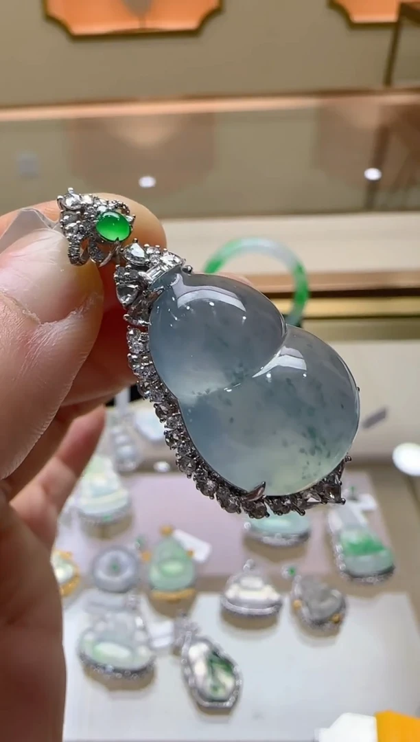 【闪购商品】翡翠吊坠(不含链)18K金镶嵌