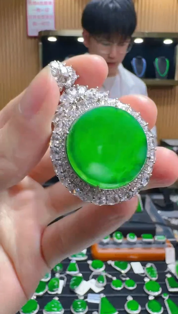 【闪购商品】翡翠吊坠(赠链)银S925镶嵌天然A货翡翠