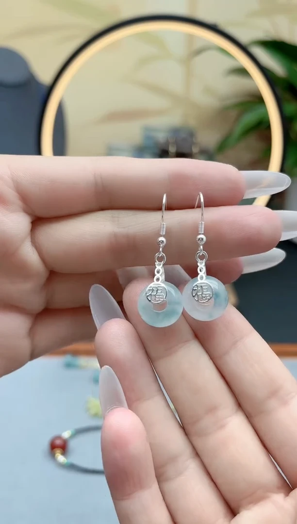 石英质玉（天山翠）银S925镶嵌耳饰00面包扣蓝水福牌