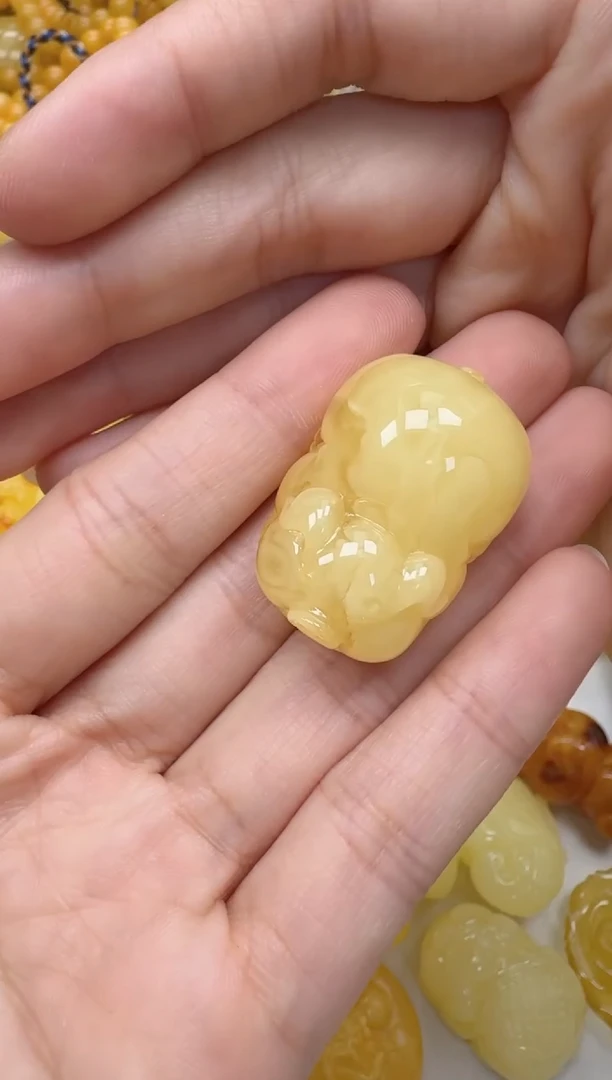 裸石琥珀未镶嵌如图