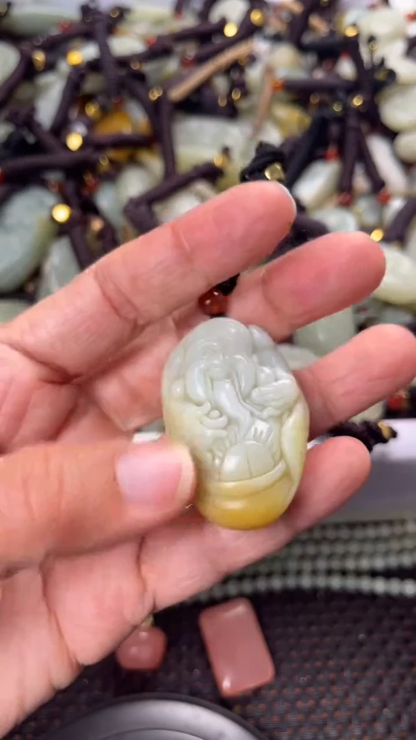 【闪购商品】和田玉颈饰未镶嵌多样性发货没有证书拍一发一有瑕