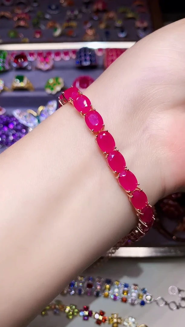 银S925镶嵌手链红宝石....