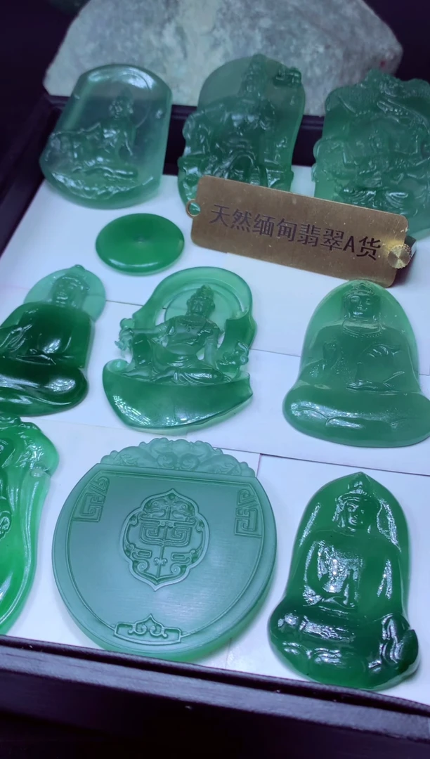 未镶嵌定制翡翠天然翡翠A货吊坠 基地发货多样性发货其一