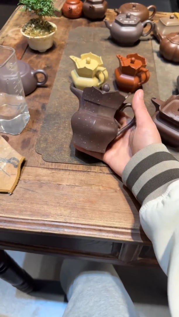 茶壶紫砂乐*大彬僧帽 铺砂