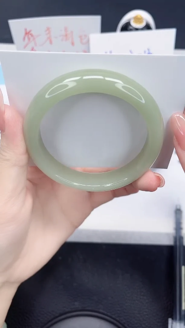 未镶嵌手镯石英质玉48-56.4