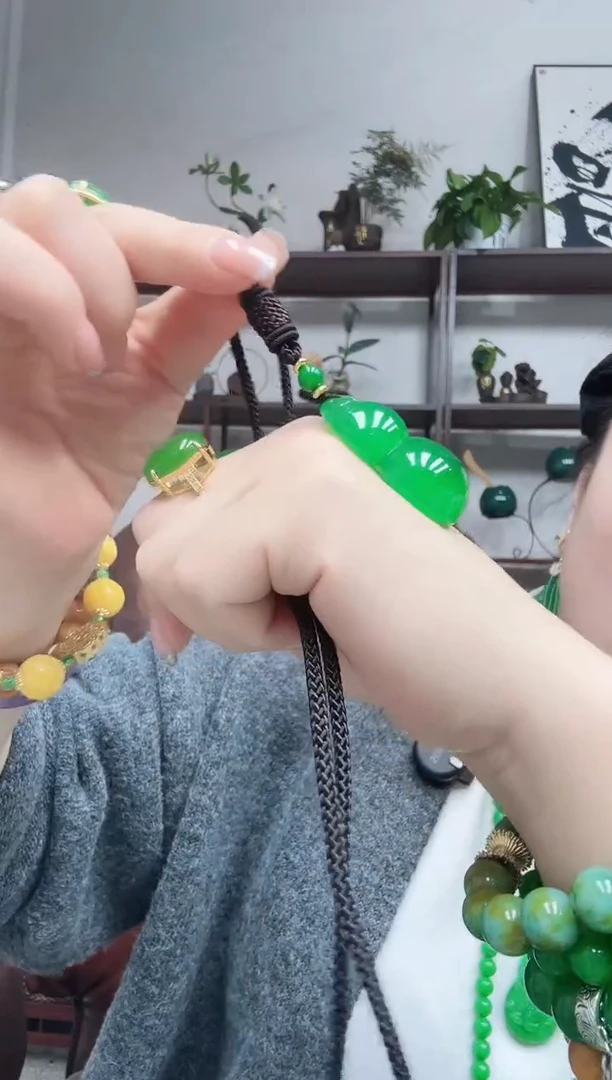 吊坠(赠链)未镶嵌石英质玉裸石葫芦