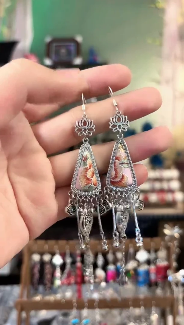 彩云南阁非遗老绣饰品547