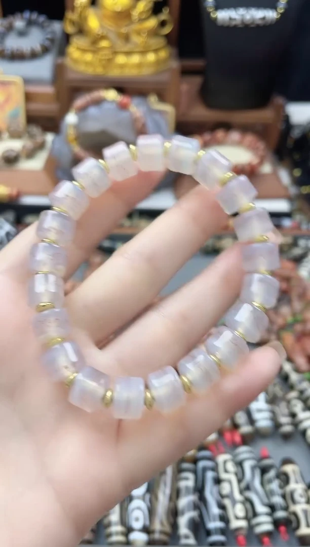 未镶嵌珠珠玛瑙/玉髓冰透剁珠手串