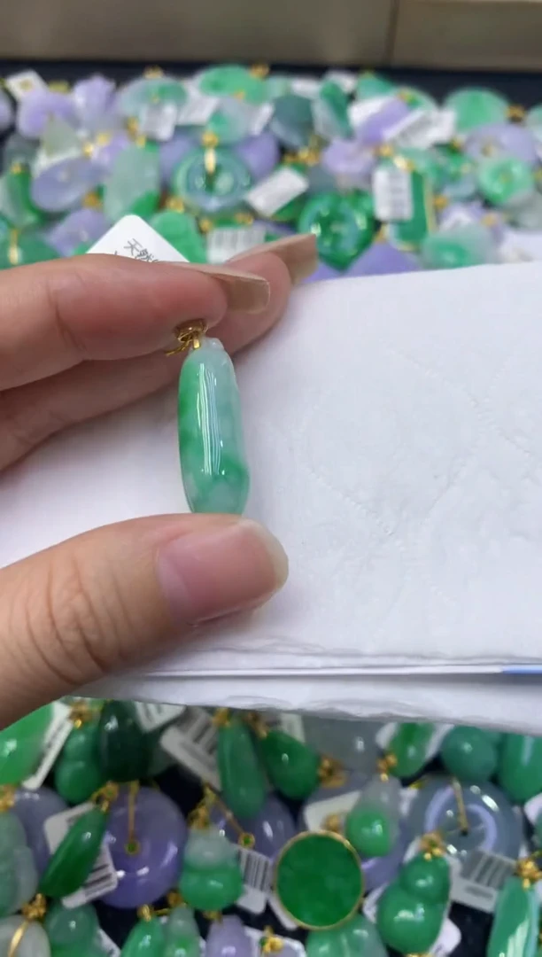 颈饰未镶嵌翡翠天然缅甸翡翠A货