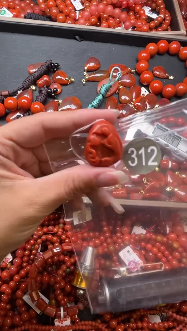 南红玛瑙未镶嵌珠宝奇石312