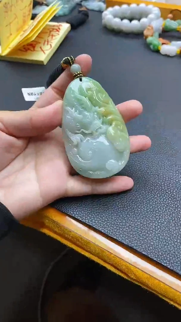 【闪购商品】翡翠颈饰未镶嵌挂件