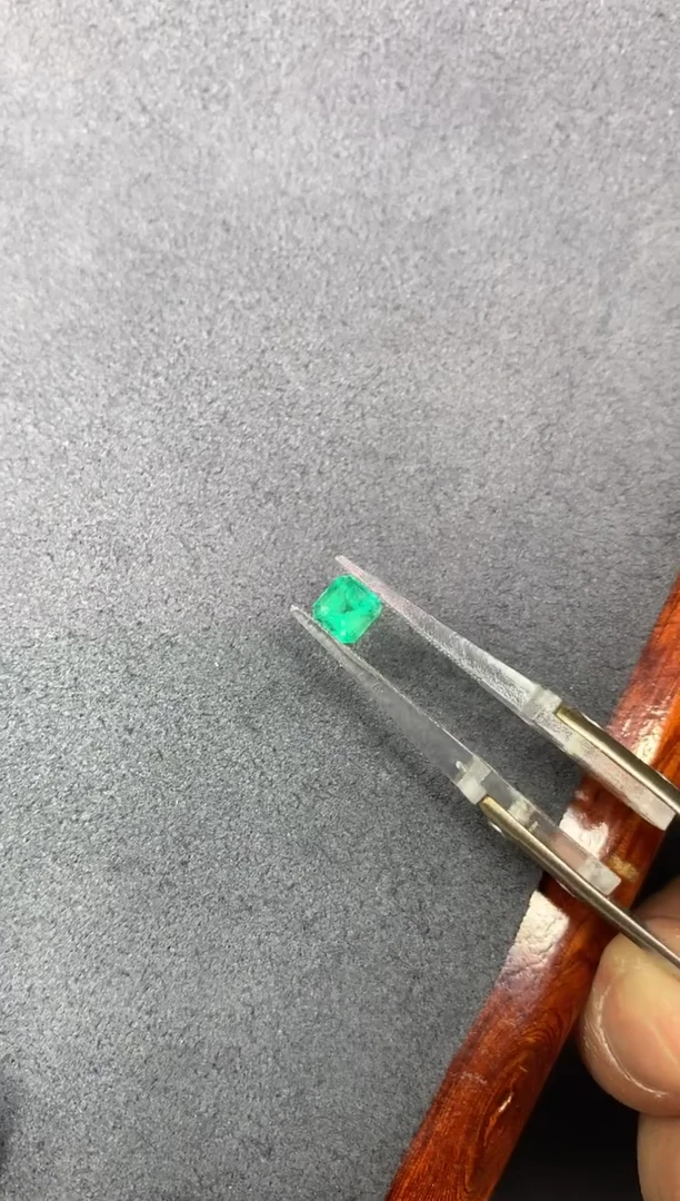 裸石祖母绿0.68ct 9