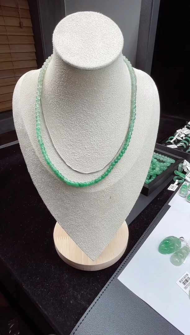 吊坠(不含链)未镶嵌石英质玉（非洲翠）24.101项链