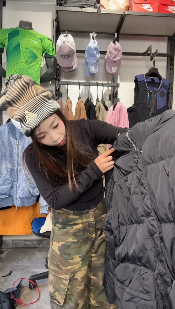 1059编码 瑕疵款直播间过款为准 尺码   身高180 XL