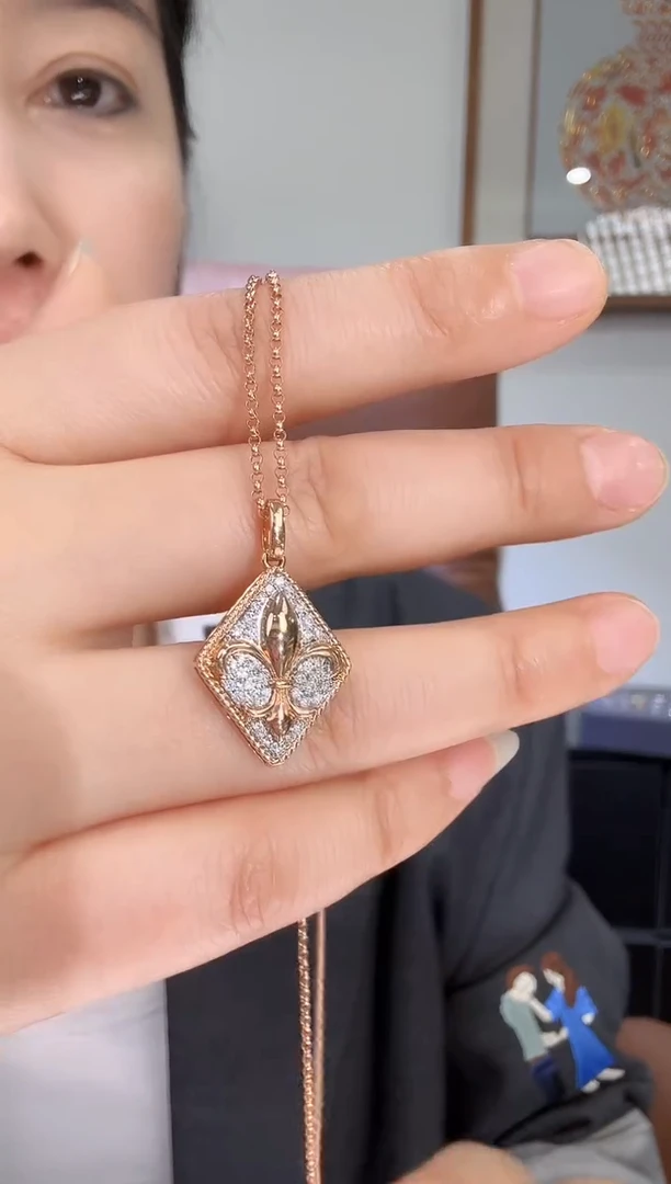 颈饰18K金镶嵌钻石项链