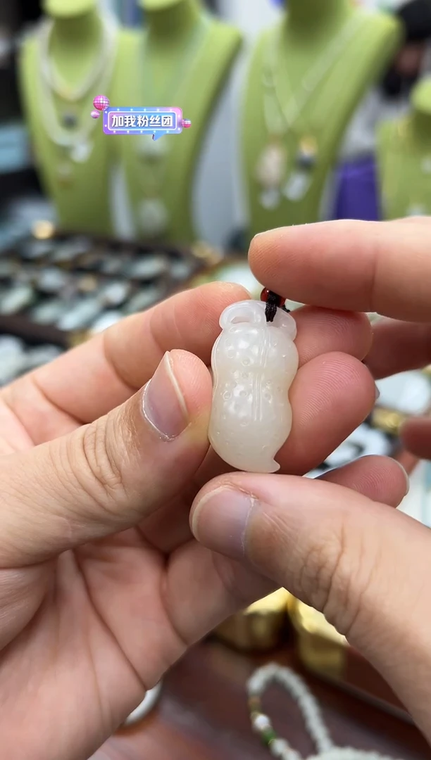 颈饰未镶嵌和田玉野牛沟花生