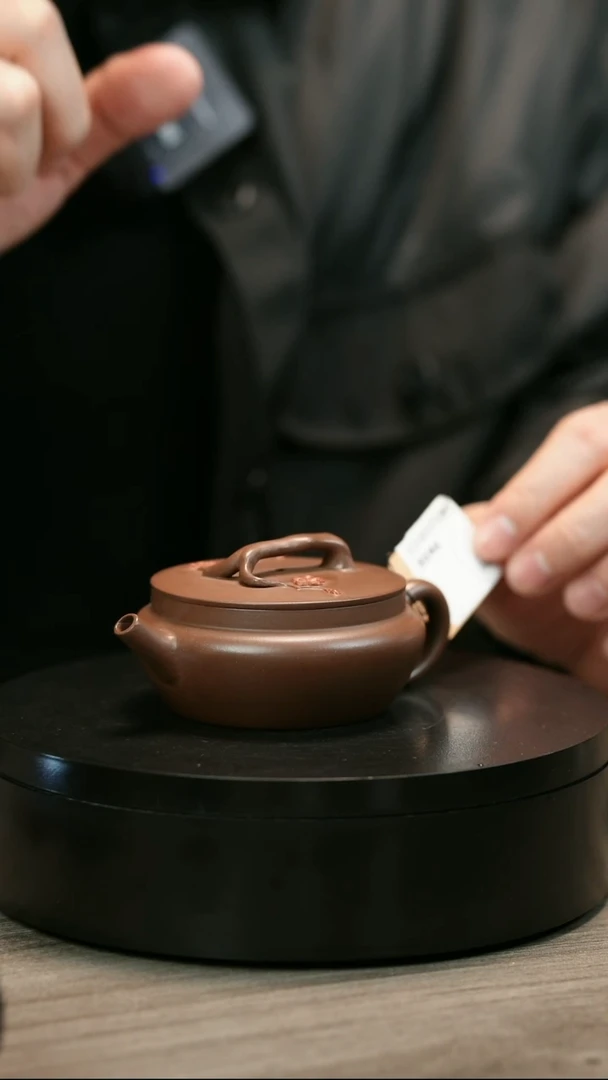 茶壶紫砂安*?H2354赵信军底槽青堆绘梅碗