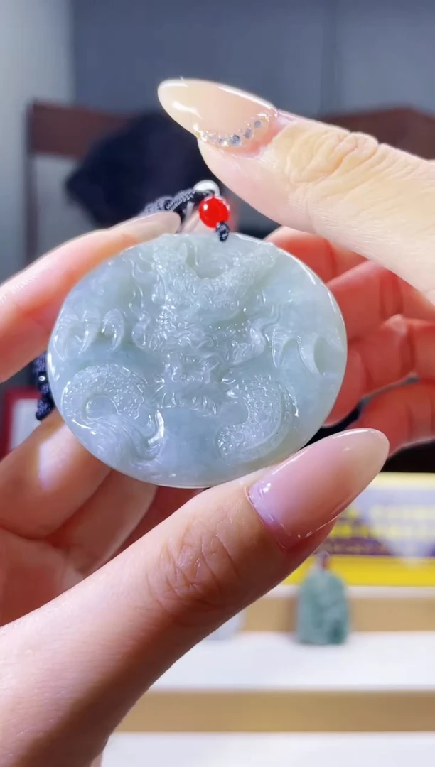 翡翠未镶嵌颈饰挂件