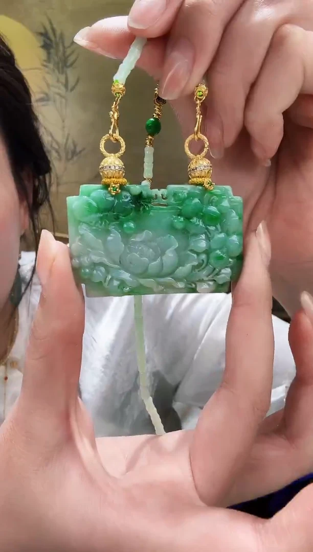 颈饰未镶嵌翡翠吊坠