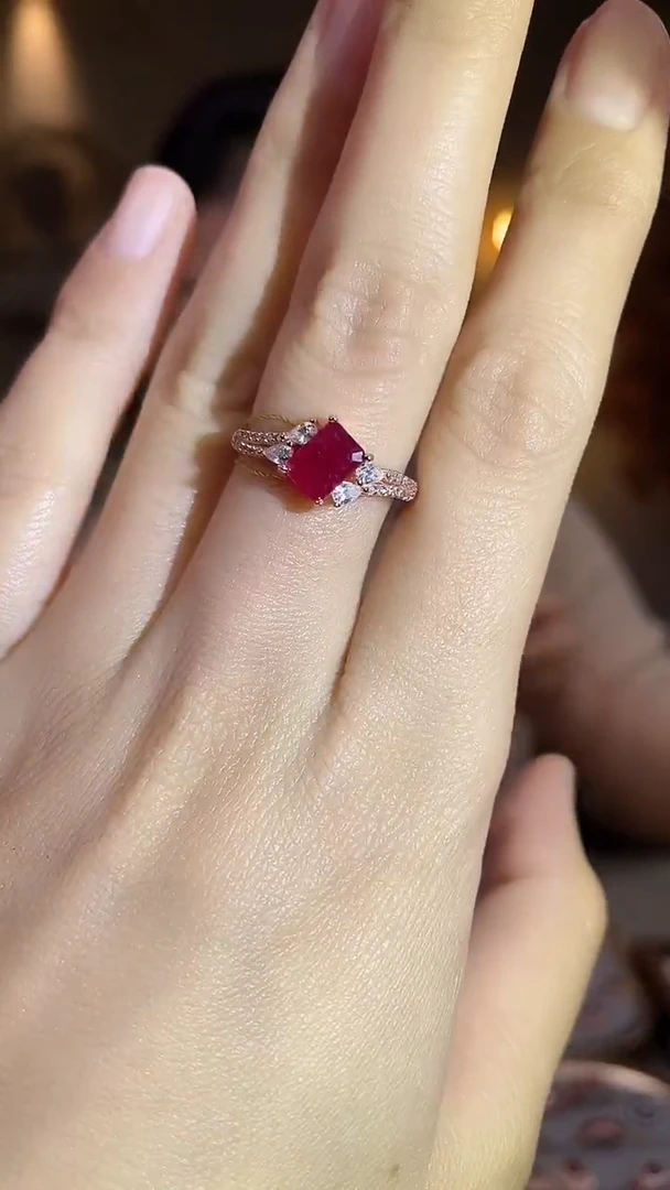 银S925镶嵌手饰红宝石手饰