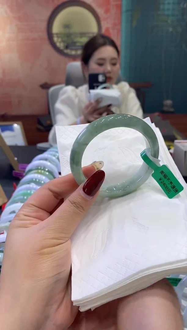 【闪购商品】翡翠手镯未镶嵌多人003947