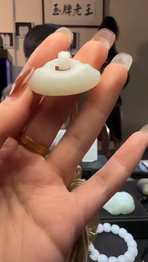 颈饰未镶嵌和田玉白玉如意锁吊坠